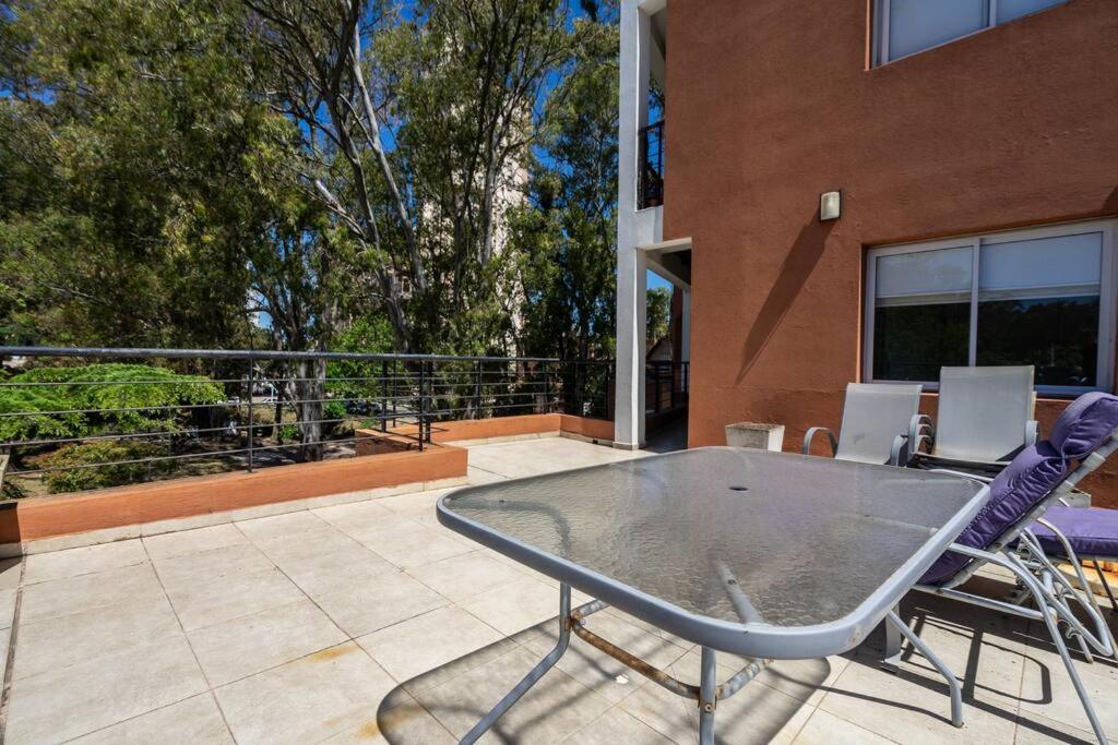 Divino dto zona centro con cochera y terraza con solarium propia