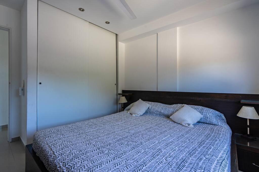 Divino dto zona centro con cochera y terraza con solarium propia