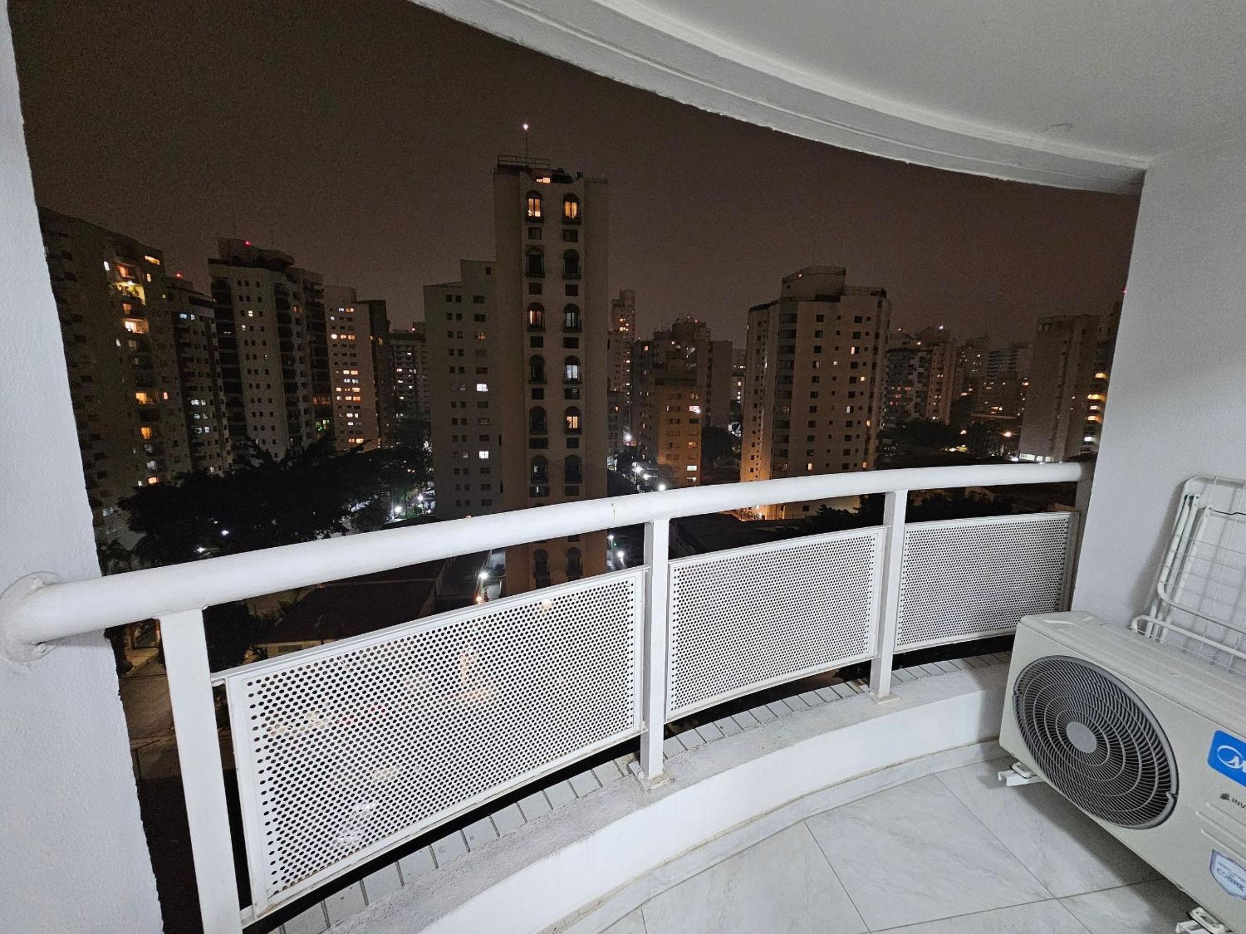 Flat Hotel The Palace com quarto sala e cozinha