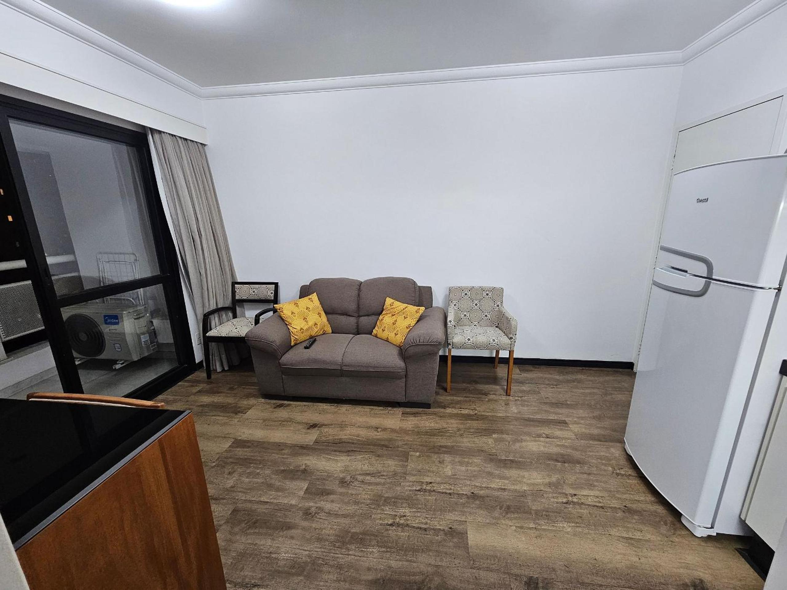 Flat Hotel The Palace com quarto sala e cozinha
