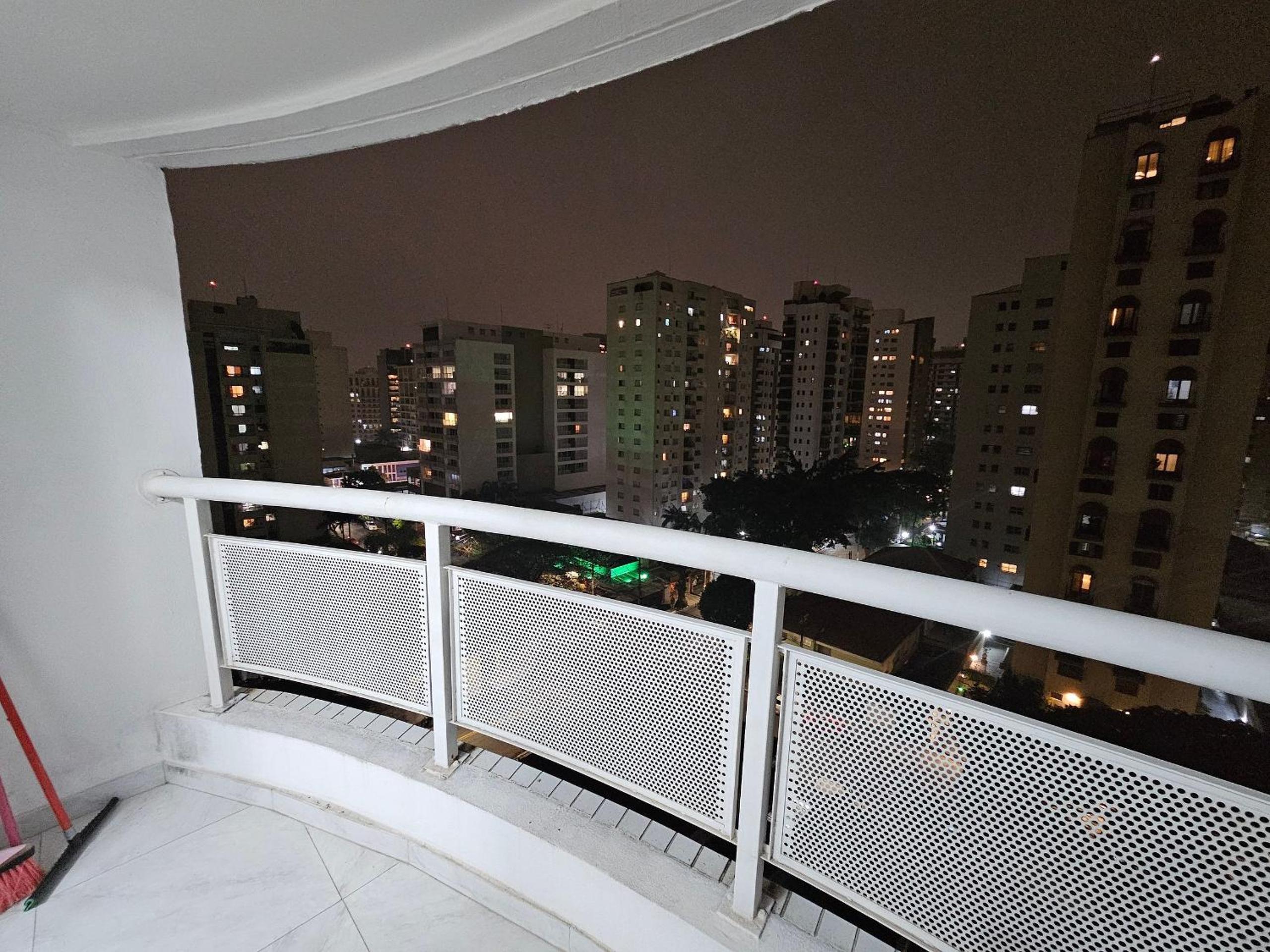 Flat Hotel The Palace com quarto sala e cozinha