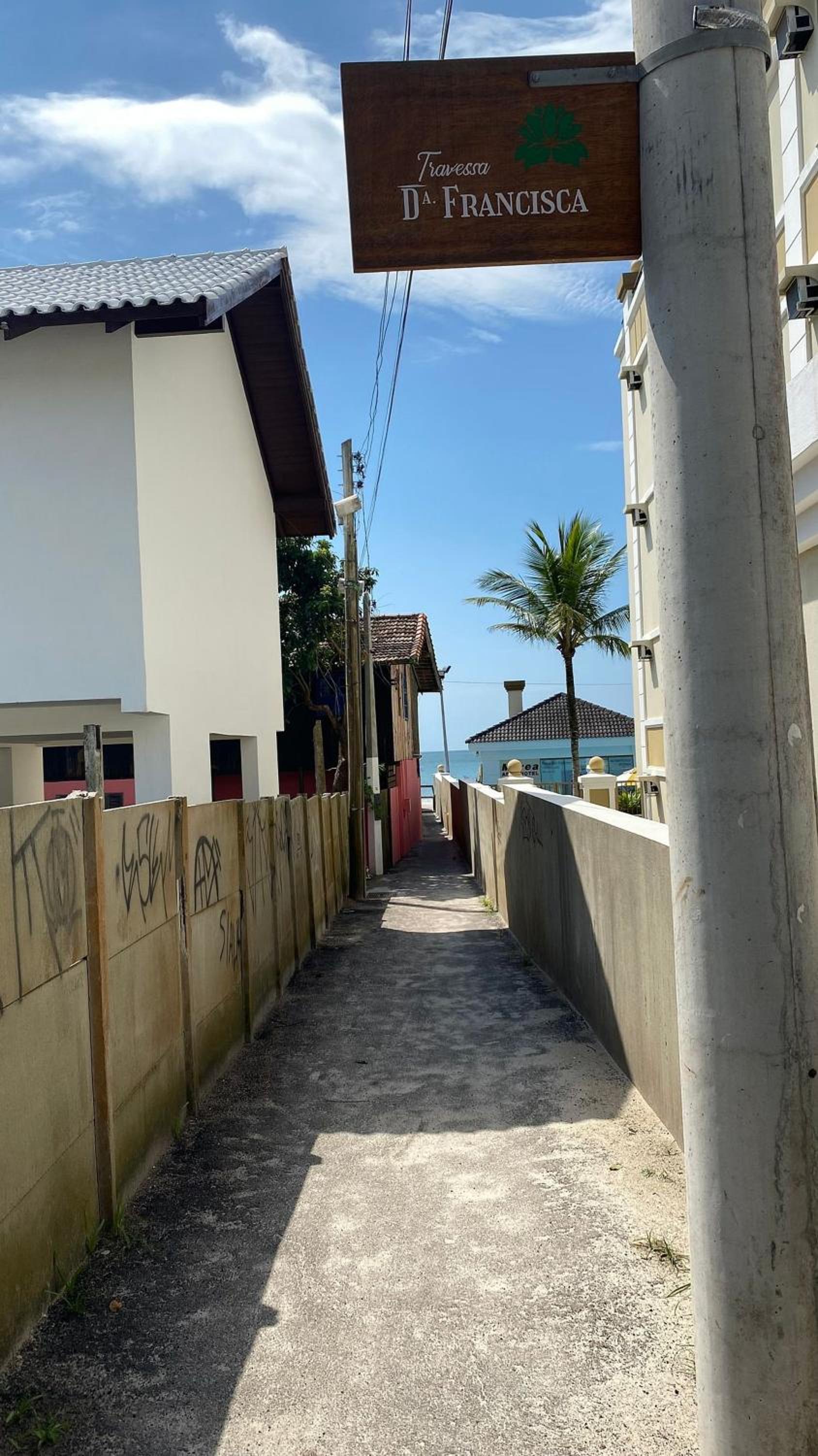 Espaço c/ piscinas e vista panorâmica da Praia