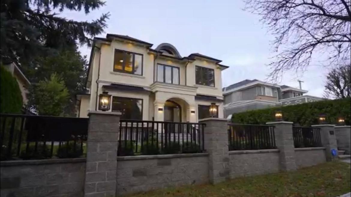 Luxury Modern New House in Central Vancouver