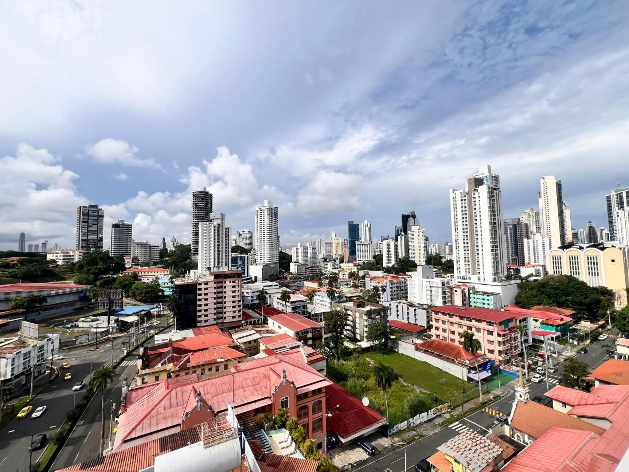 Apartamento con calor de hogar 10I view 4