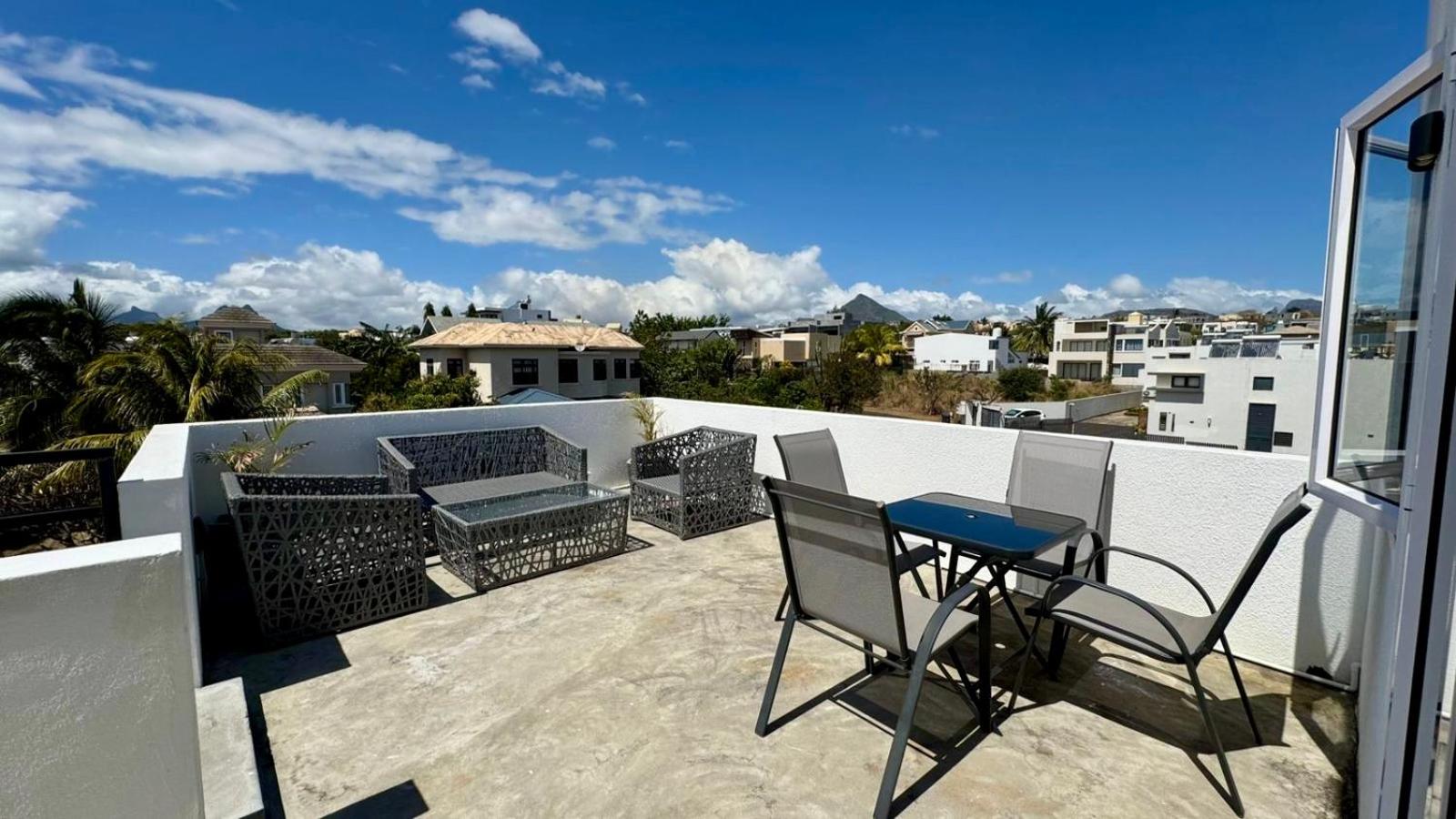 Appartement T2 La Colombe vue mer et montagne view 4