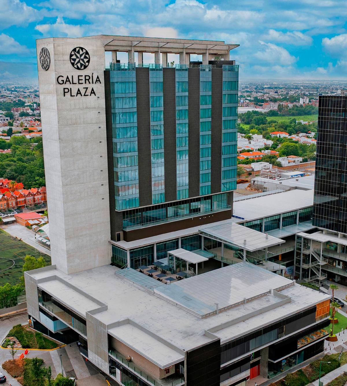Hotel Galeria Plaza Leon - Image 1
