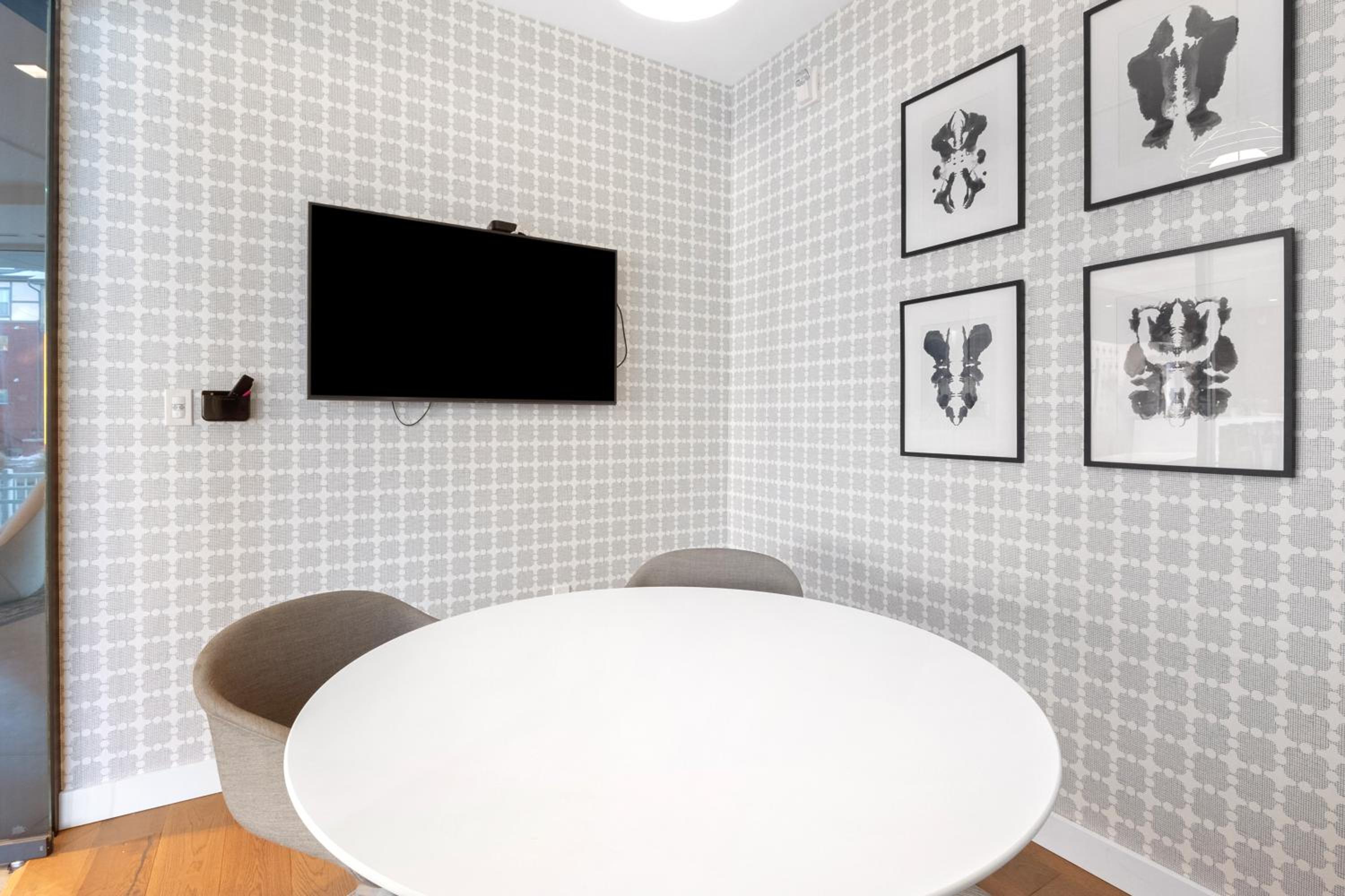 Luxury 1 Bedroom Apartment Near Tower Grove Park - Property Image 5