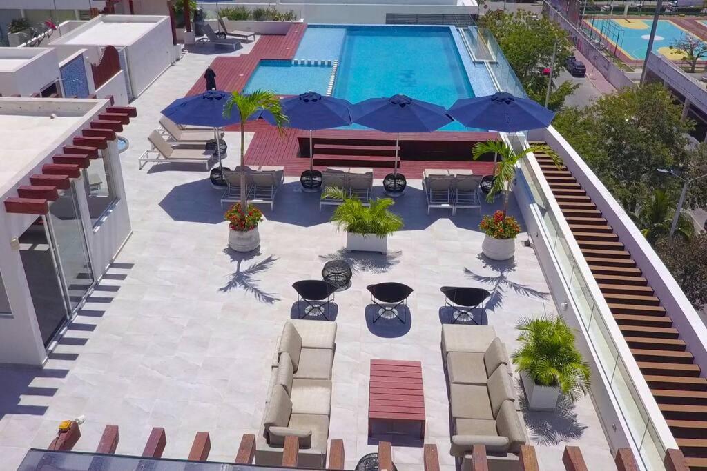 Beautiful Roof top Pool & Gym with Ocean views! view 4
