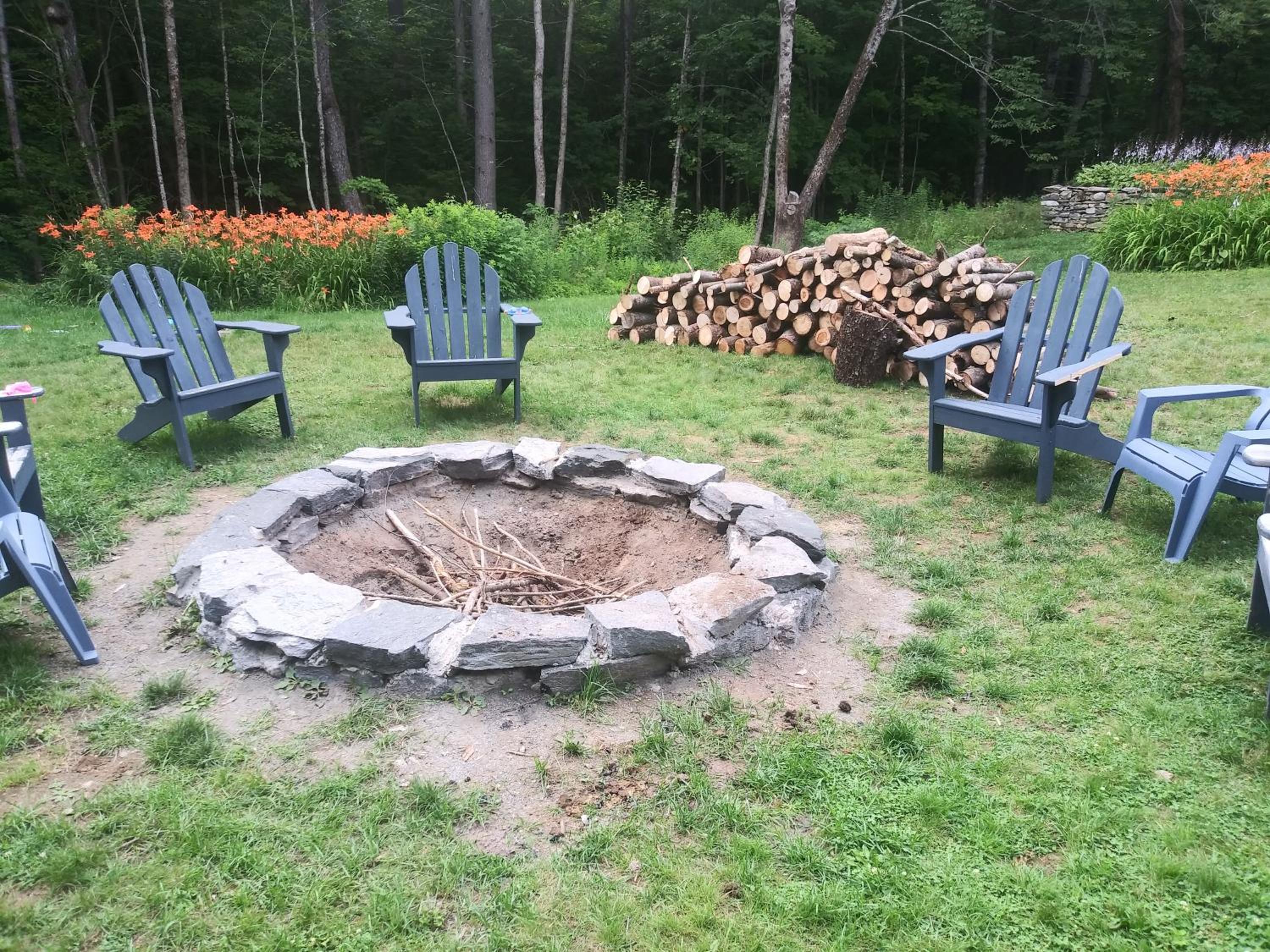 Private Tavern, Hot Tub, 8-Fireplaces, Spa Baths, Fire Pit, Baths Ensuite - Shop or Ski!