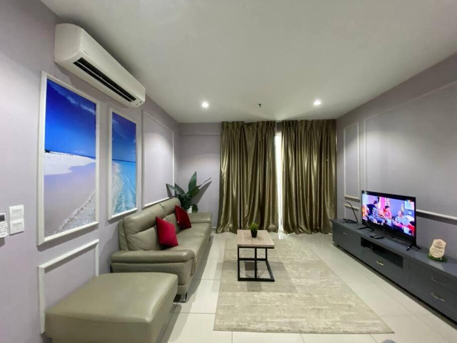 HYDE Tower, Peaceful Corner 2 Rooms and 2 Bathrooms, London Theme with WiFi and Netflix & Coway photo 1