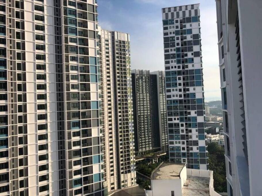HYDE Tower, Peaceful Corner 2 Rooms and 2 Bathrooms, London Theme with WiFi and Netflix & Coway photo 5