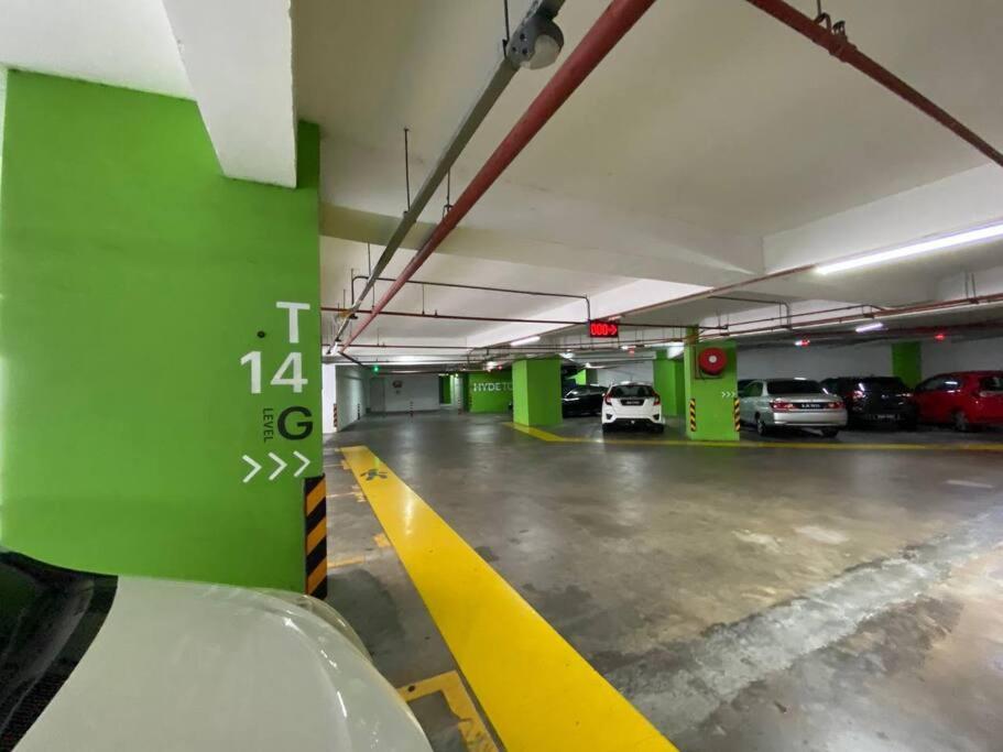 HYDE Tower, Peaceful Corner 2 Rooms and 2 Bathrooms, London Theme with WiFi and Netflix & Coway photo 8