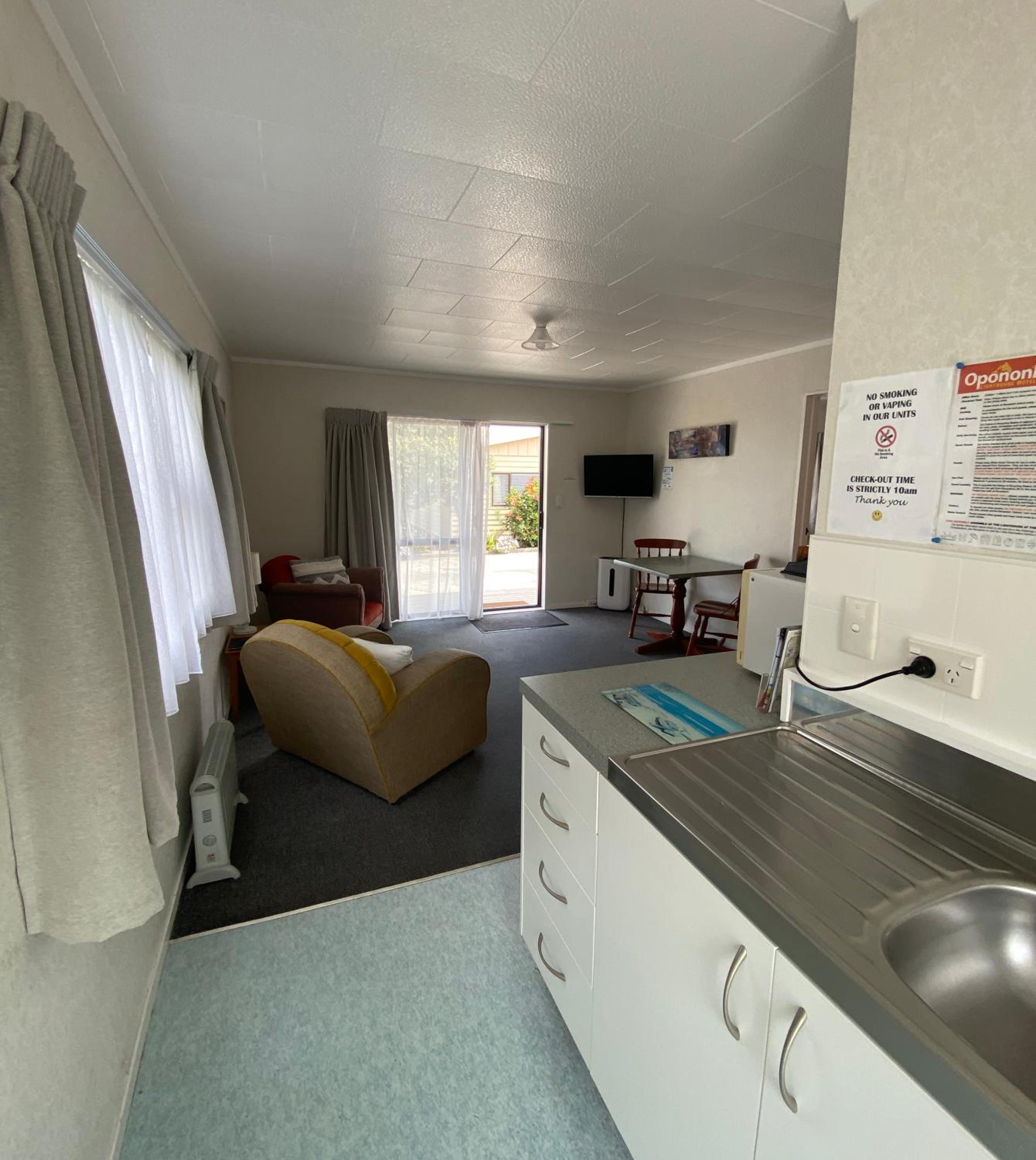 Opononi Lighthouse Motel