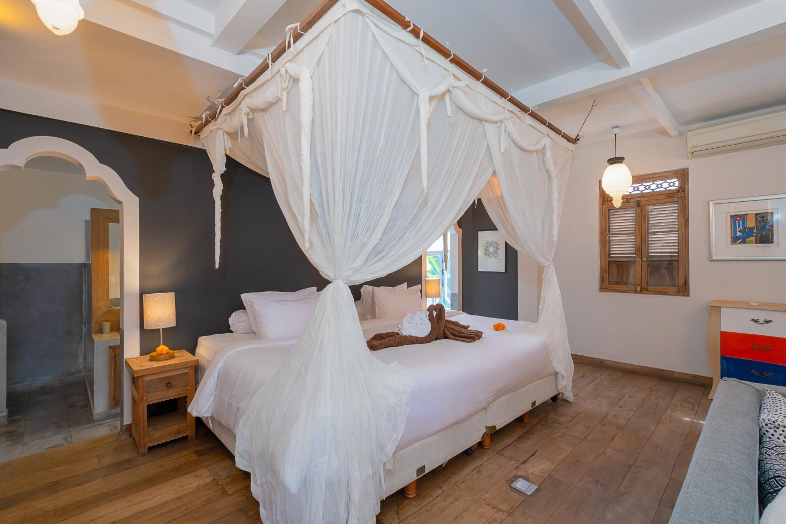 Villa Tap - Private 6BR Tropical Paradise Minutes to the Beach view 5