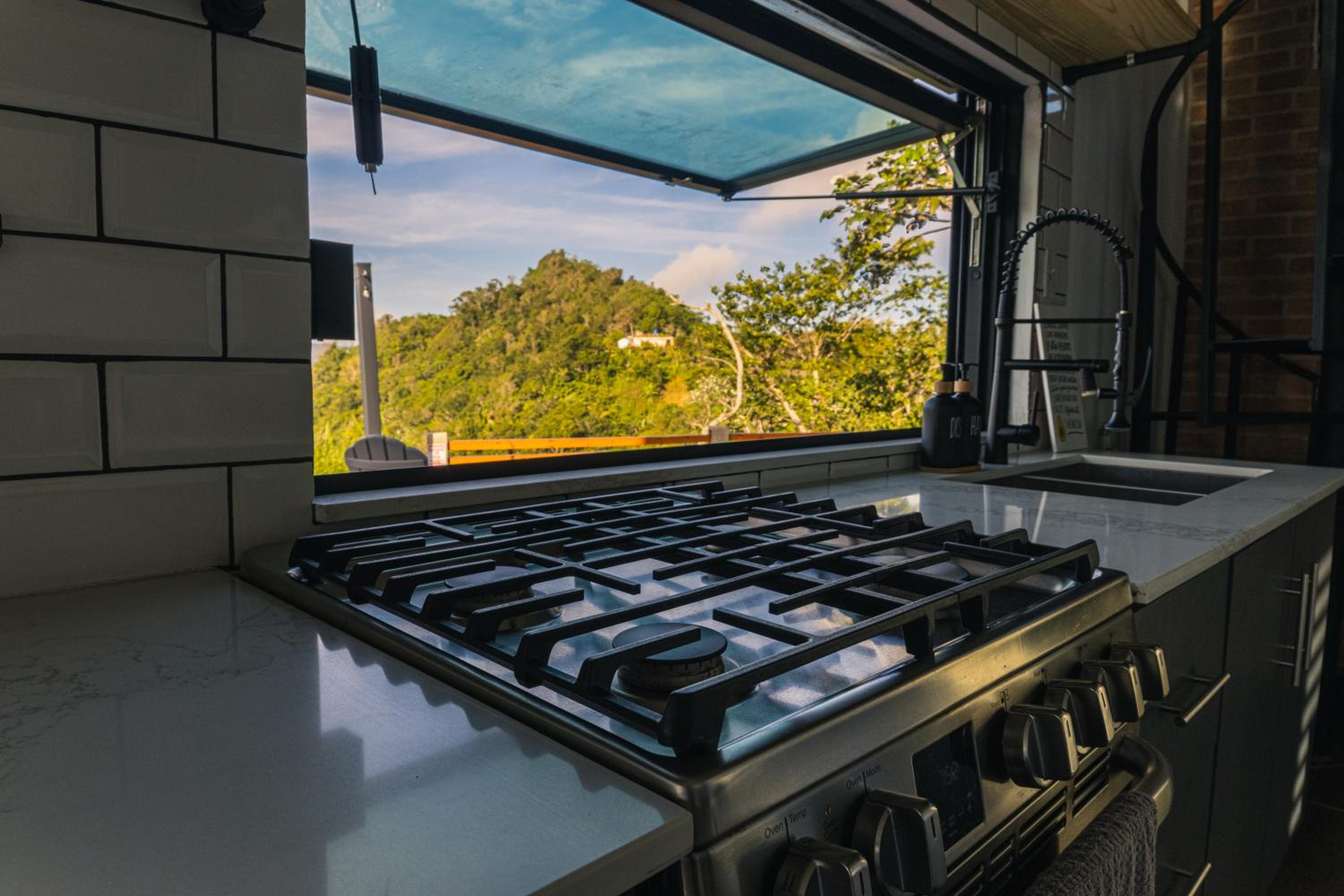 Ferrous Paradise - Tiny Container home in Adjuntas view 3