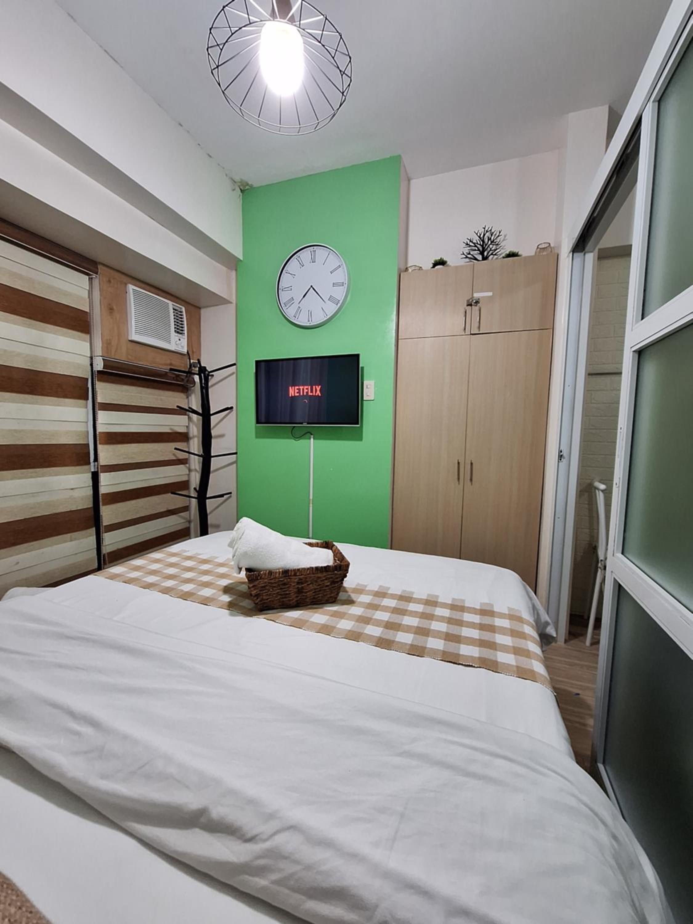 AJO PLACE TAGAYTAY unit 650 WITH PS4 & FREE PARKING view 3
