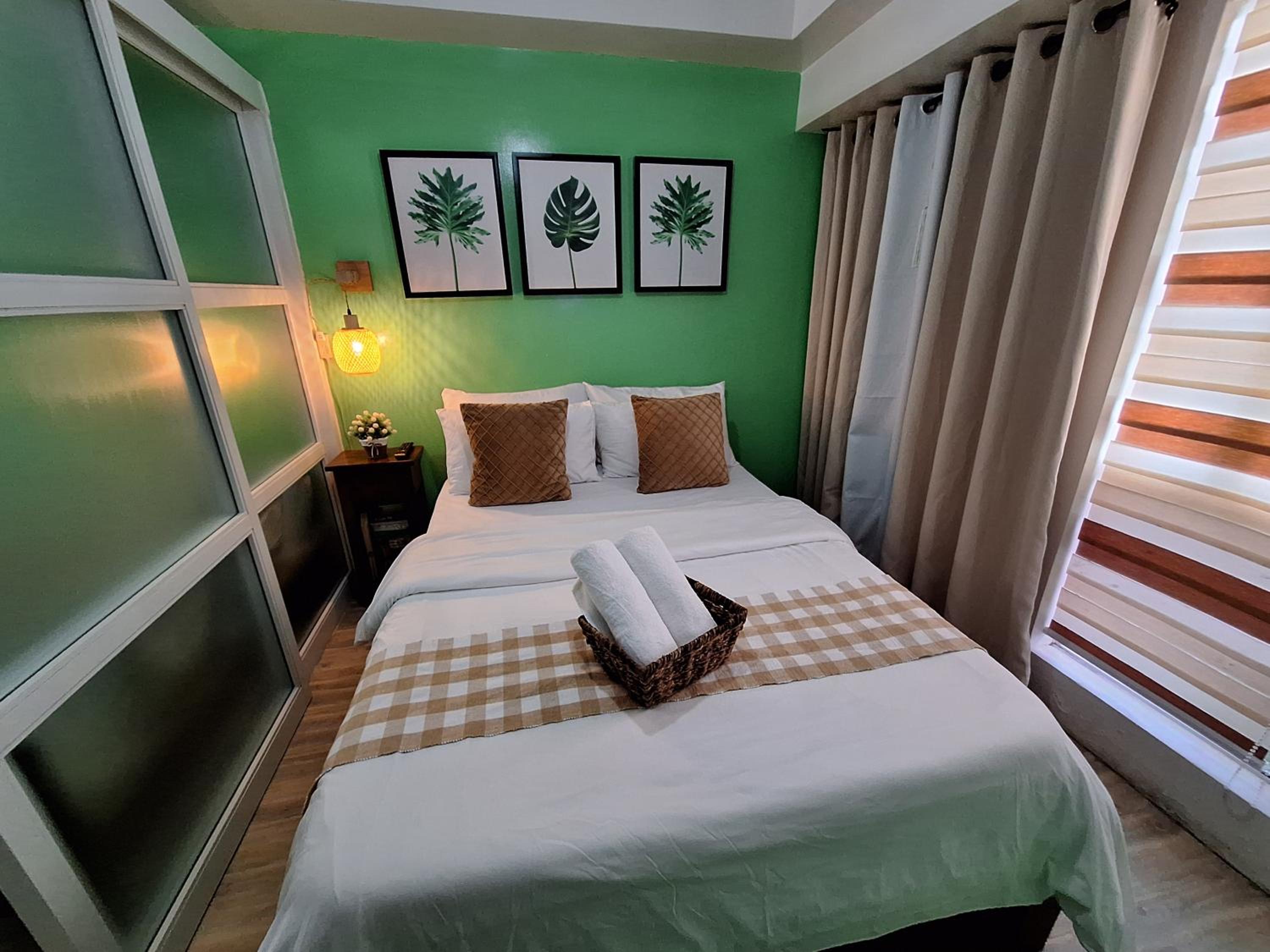AJO PLACE TAGAYTAY unit 650 WITH PS4 & FREE PARKING view 5