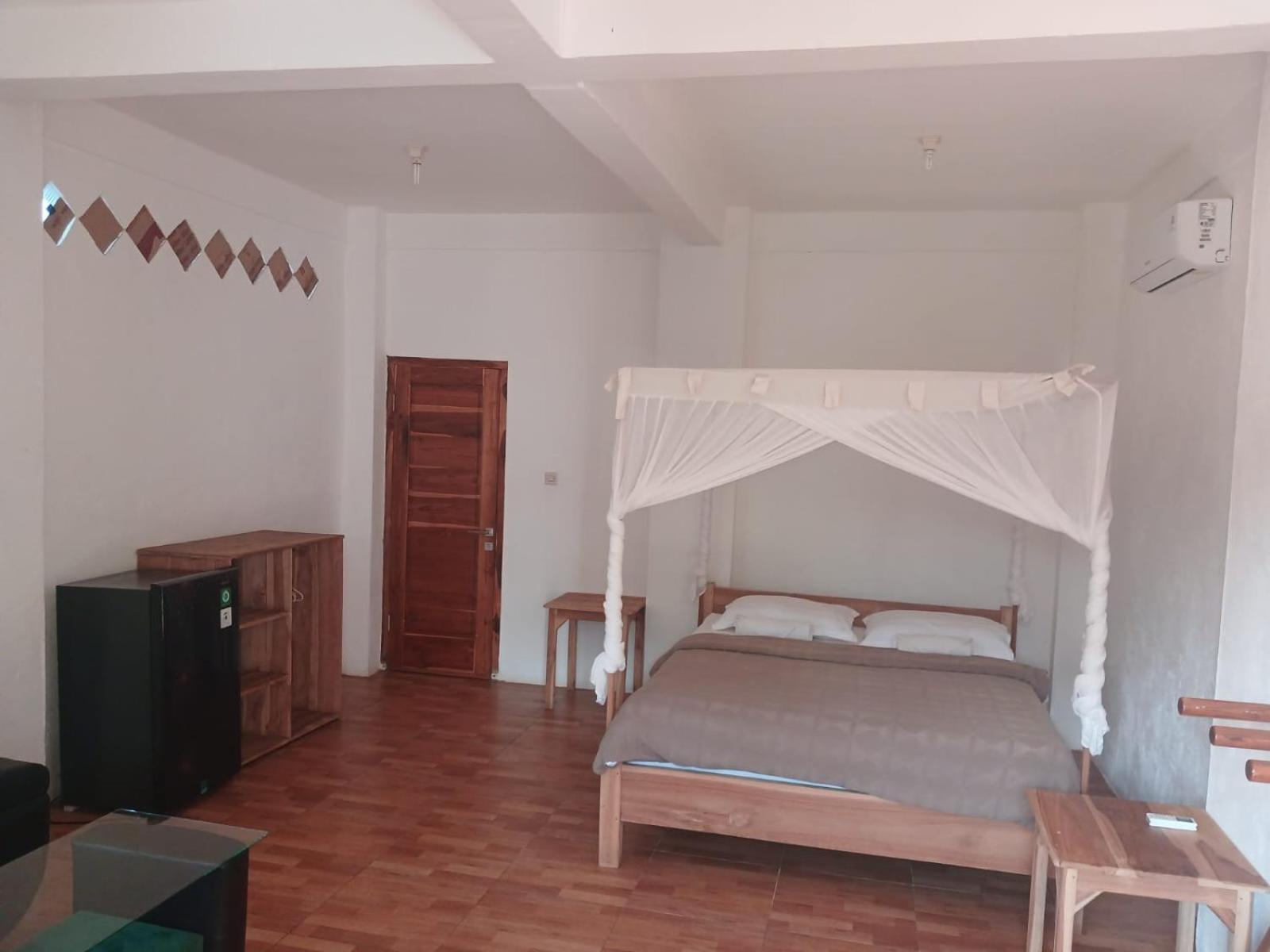 Tutti's Restaurant & Homestay