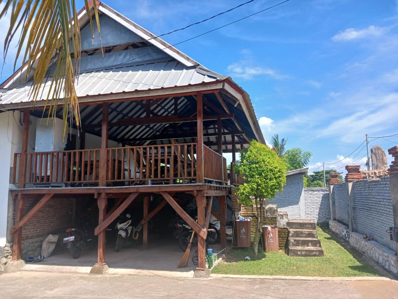 Tutti's Restaurant & Homestay