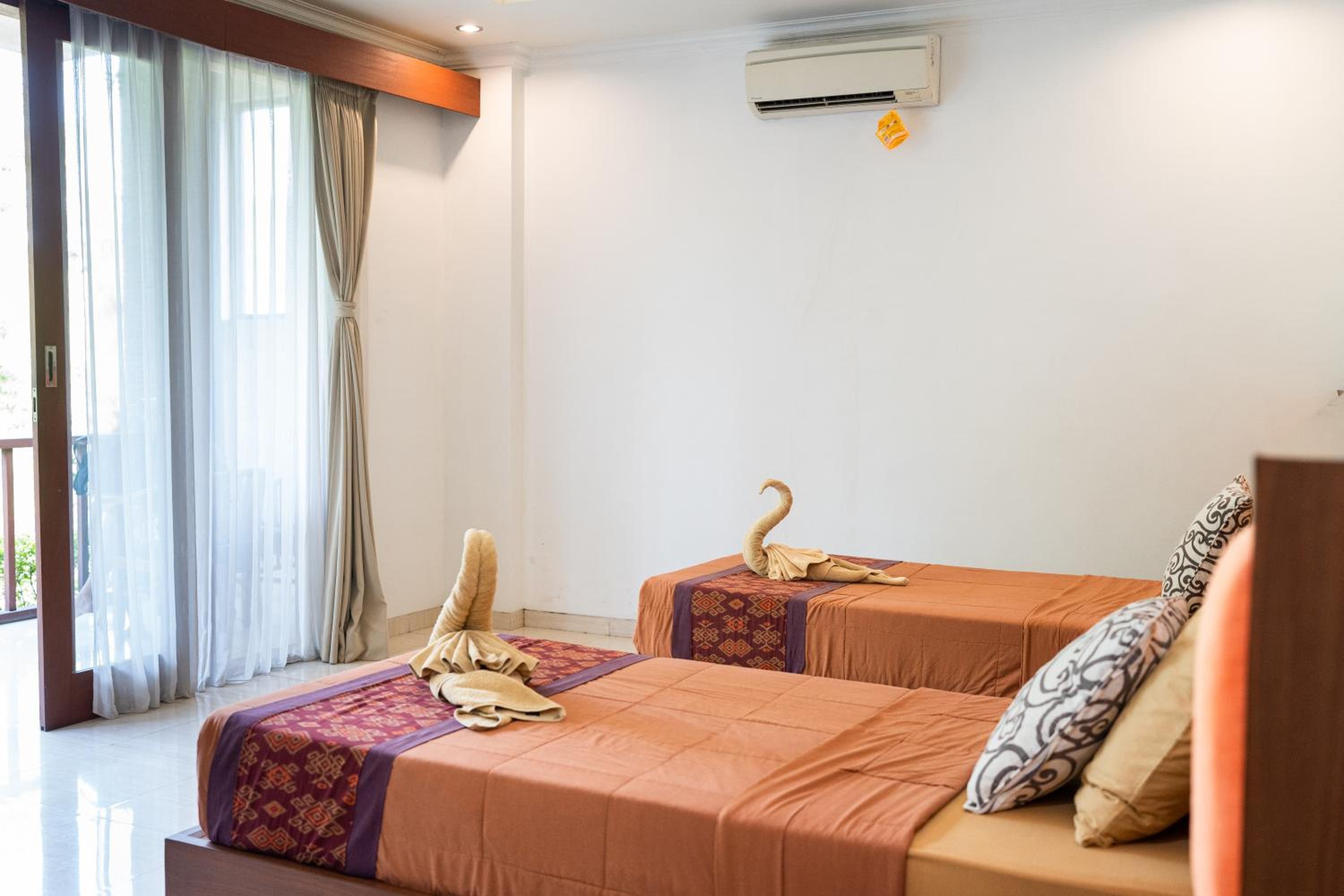 Adipana Bungalow-Balinese Room