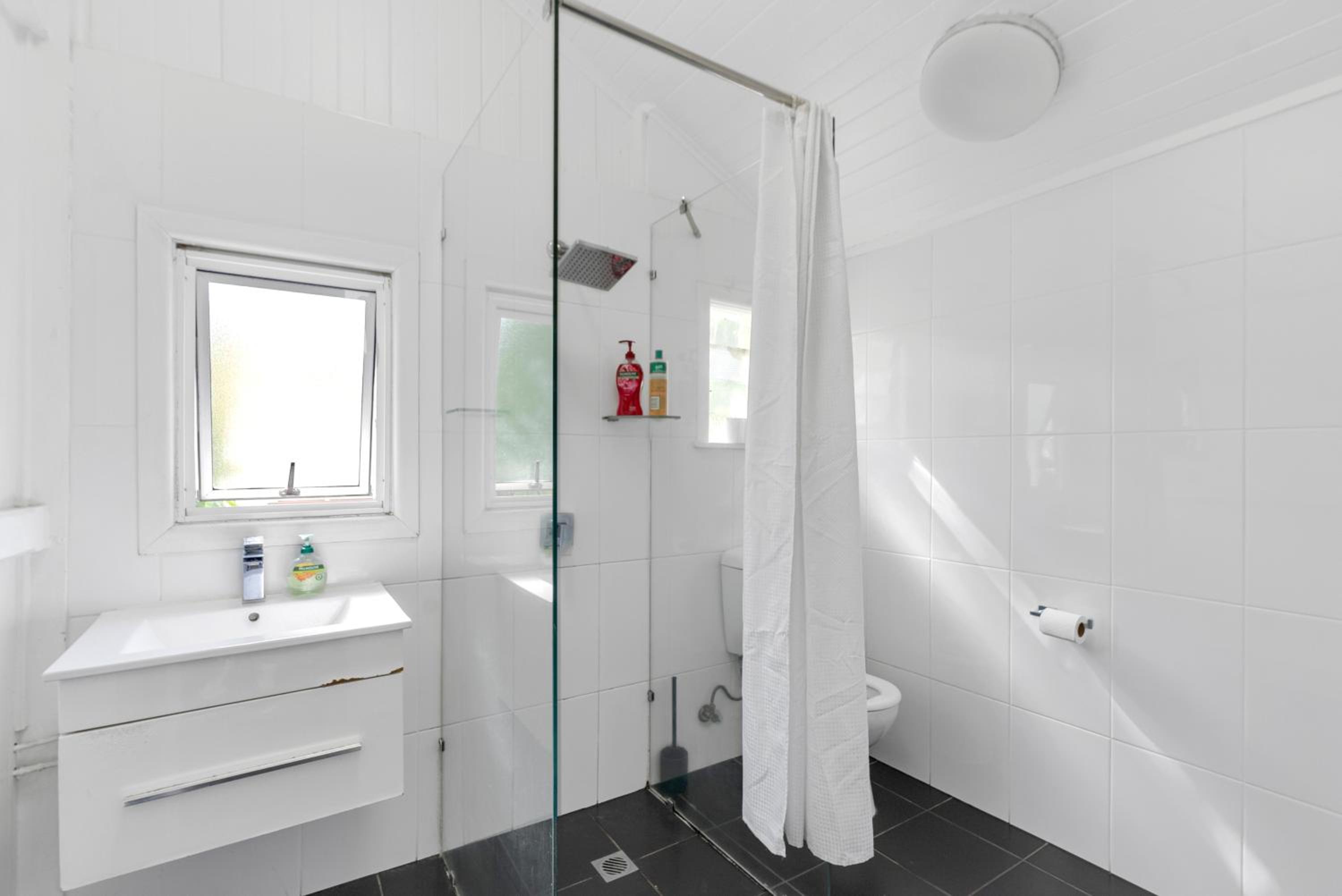 6 Bedroom 3 Bathroom Apartment Cairns Central