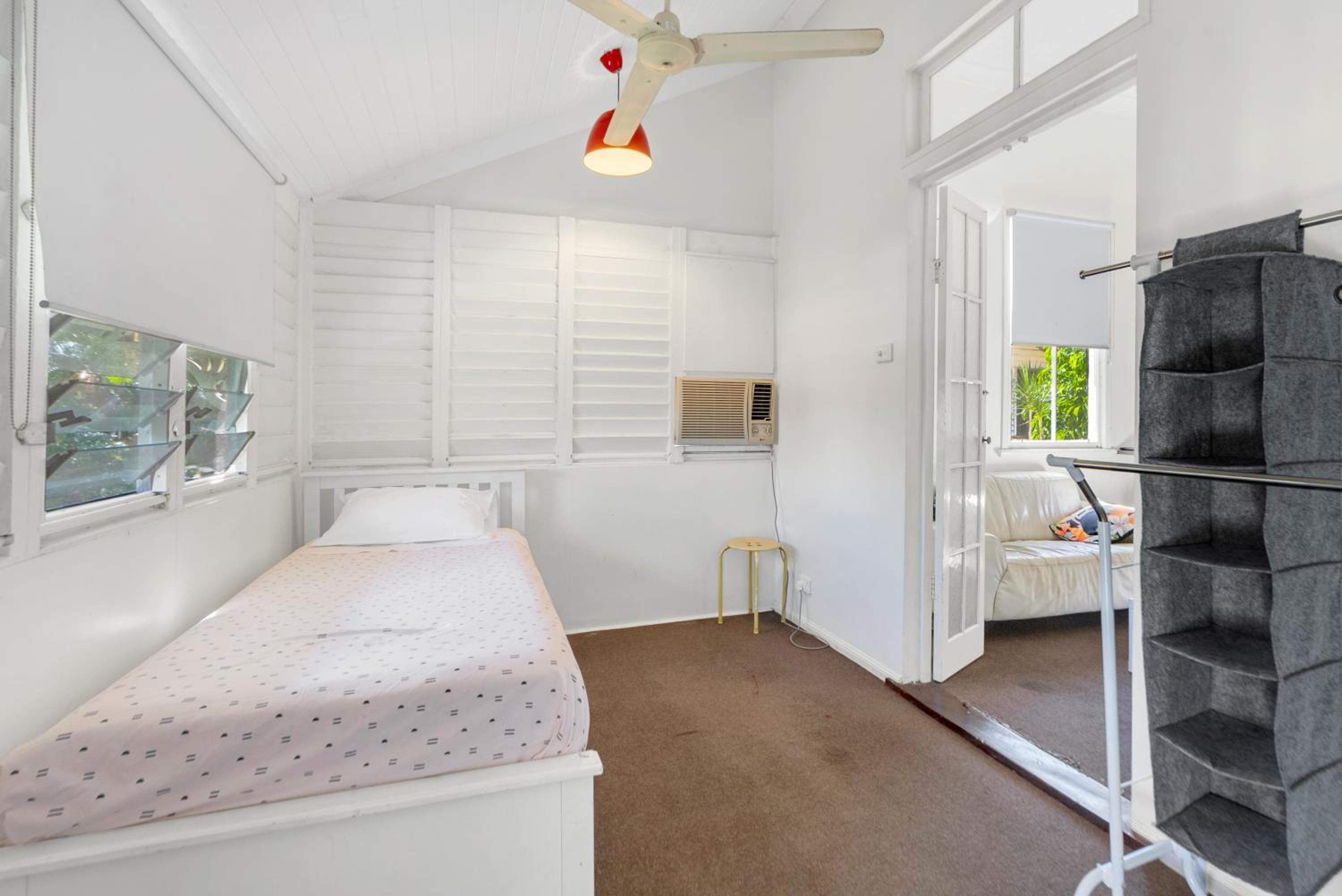 6 Bedroom 3 Bathroom Apartment Cairns Central