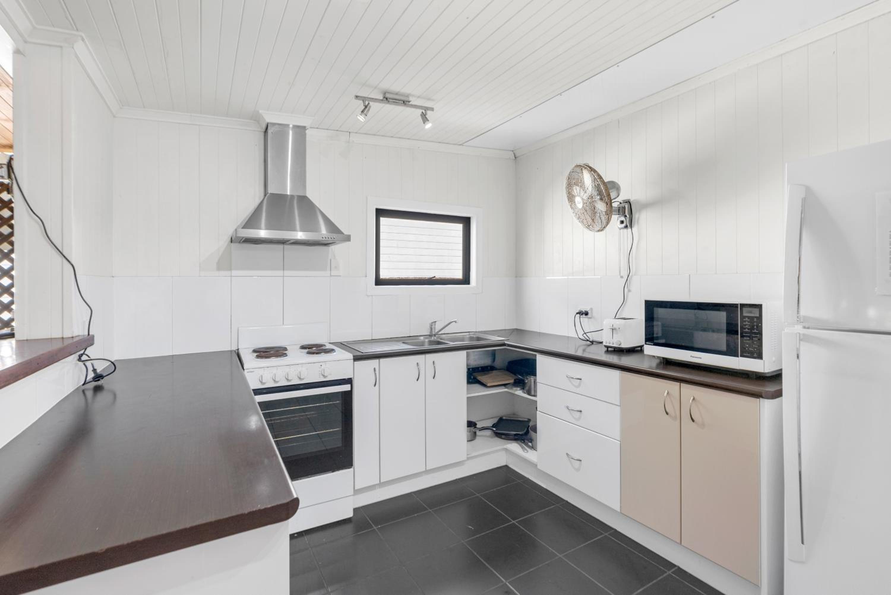 6 Bedroom 3 Bathroom Apartment Cairns Central