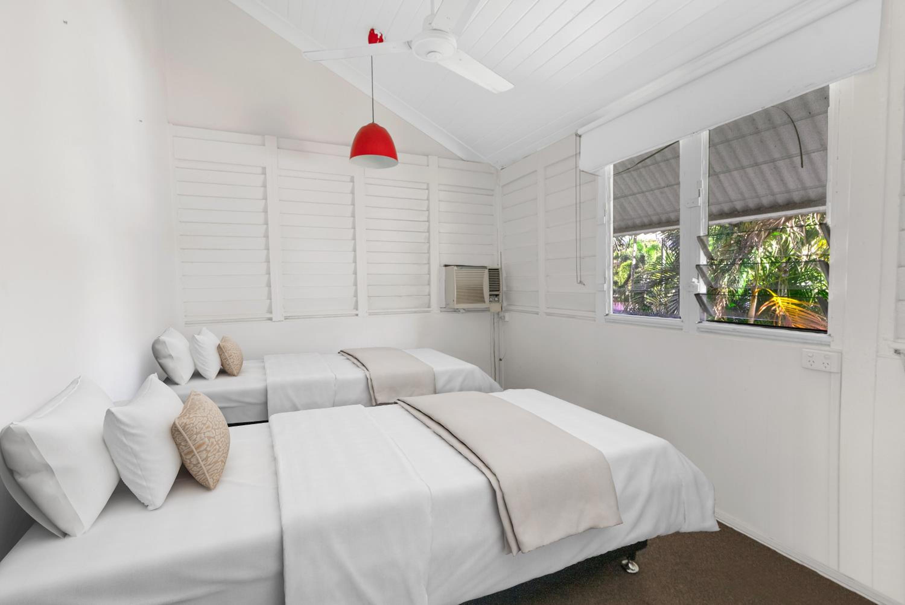 6 Bedroom 3 Bathroom Apartment Cairns Central