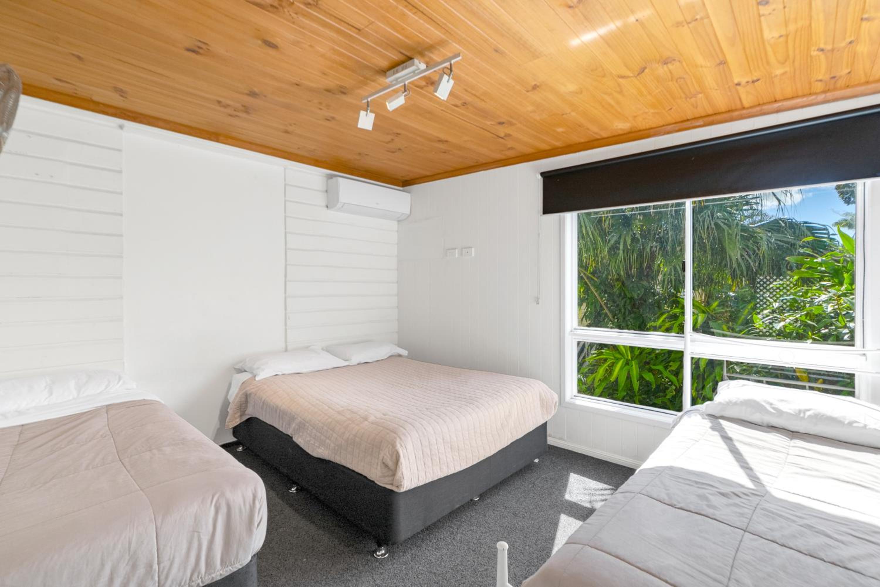 6 Bedroom 3 Bathroom Apartment Cairns Central
