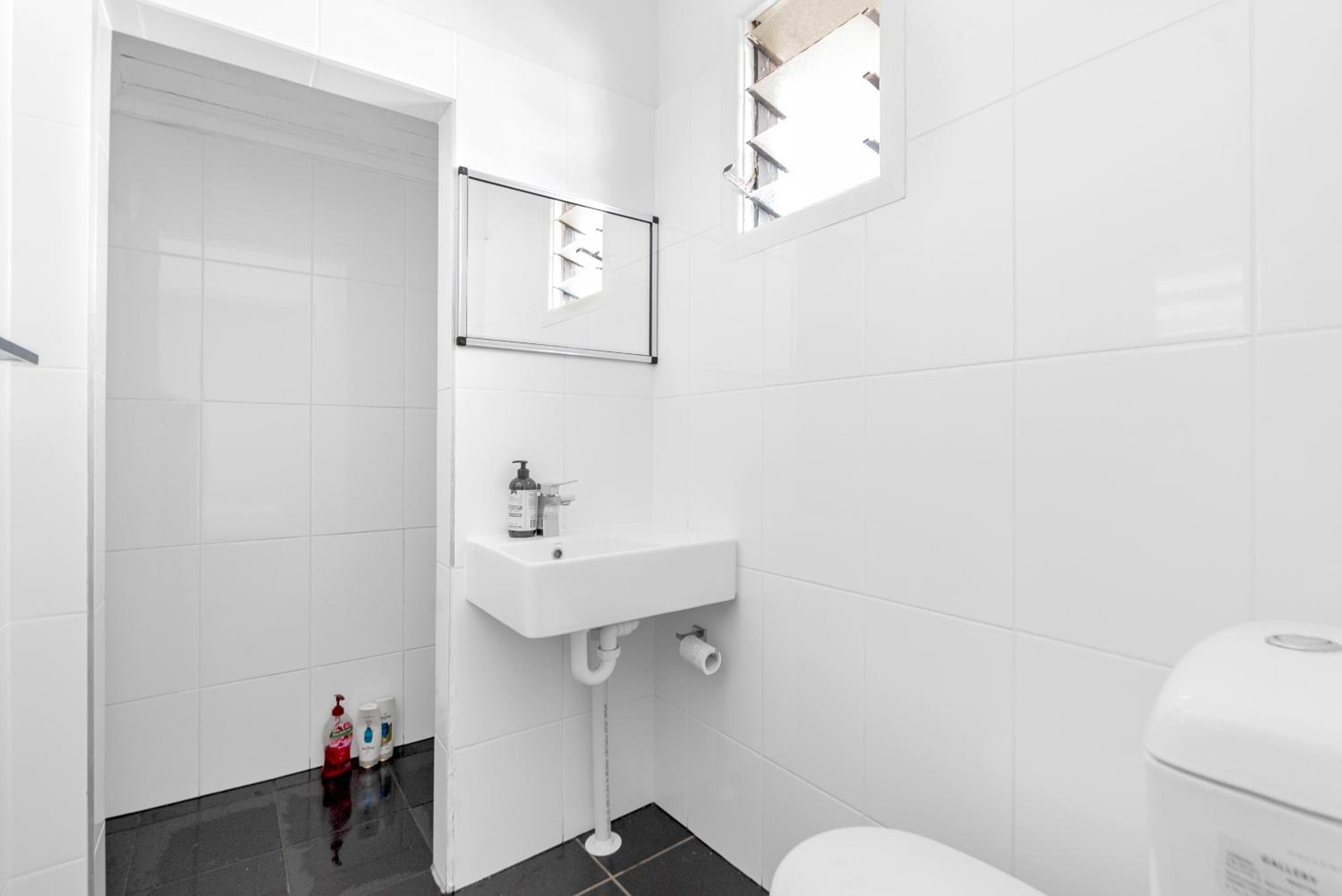 6 Bedroom 3 Bathroom Apartment Cairns Central