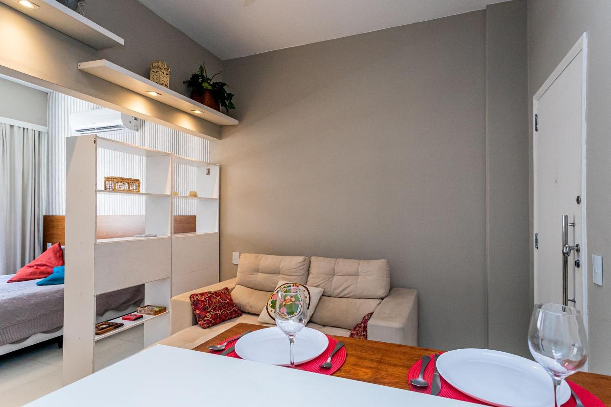 Apartamento Copacabana com Garagem, Home Office, Closet - Luxo, Conforto e Lazer.