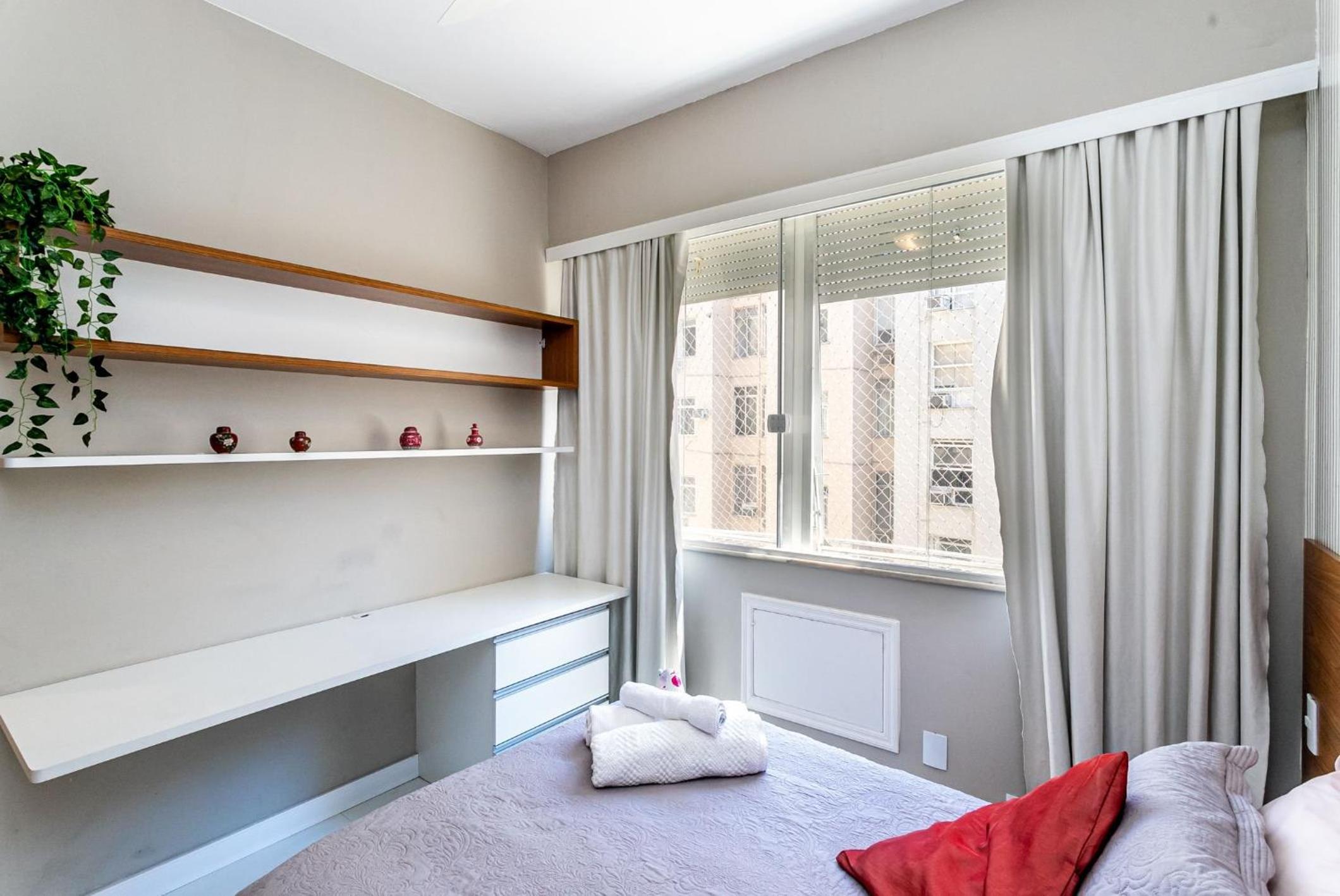 Apartamento Copacabana com Garagem, Home Office, Closet - Luxo, Conforto e Lazer.