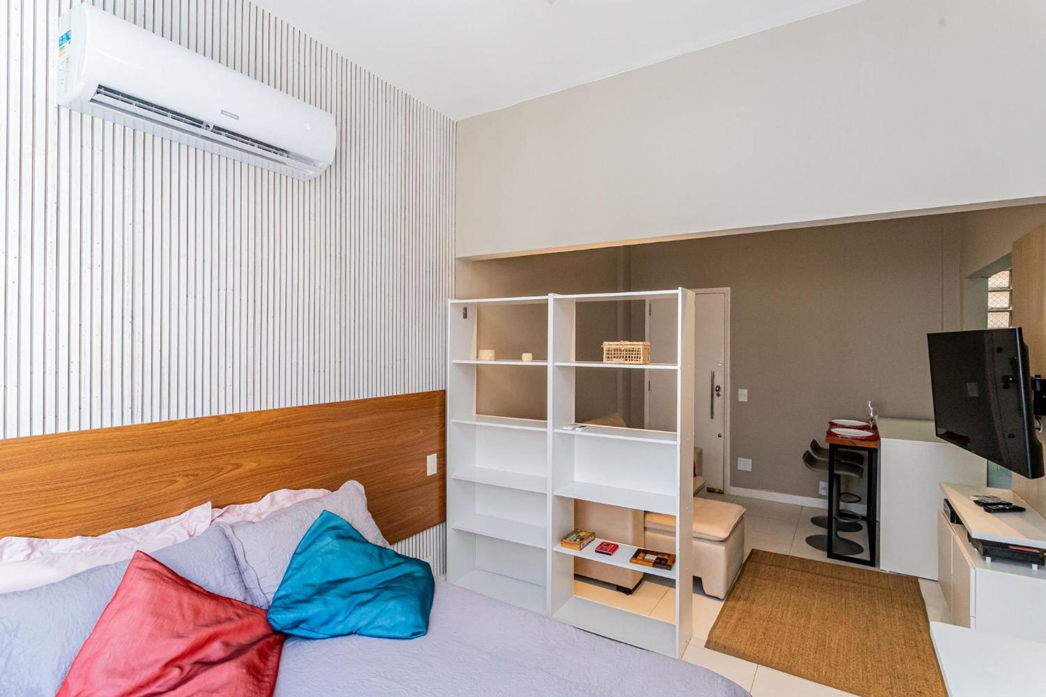 Apartamento Copacabana com Garagem, Home Office, Closet - Luxo, Conforto e Lazer.