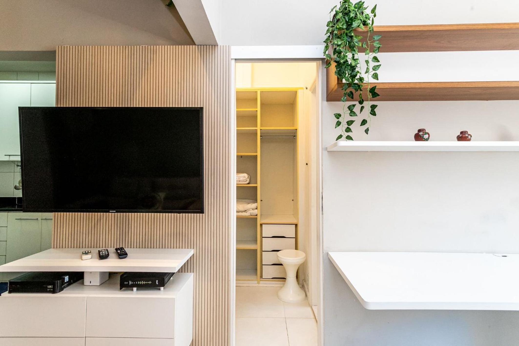 Apartamento Copacabana com Garagem, Home Office, Closet - Luxo, Conforto e Lazer.