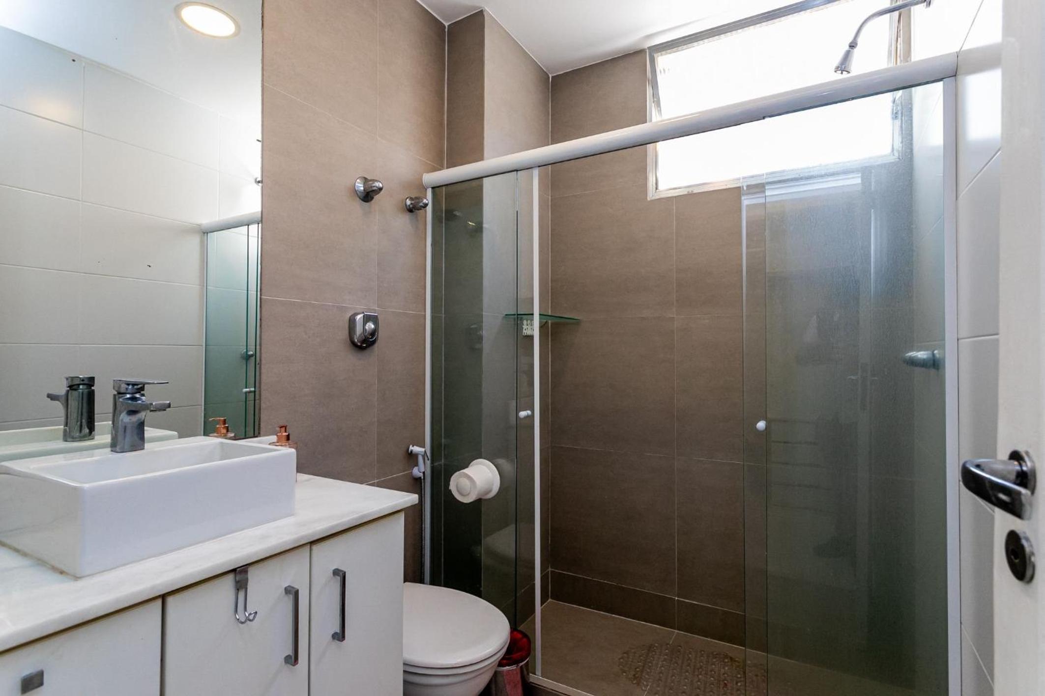 Apartamento Copacabana com Garagem, Home Office, Closet - Luxo, Conforto e Lazer.