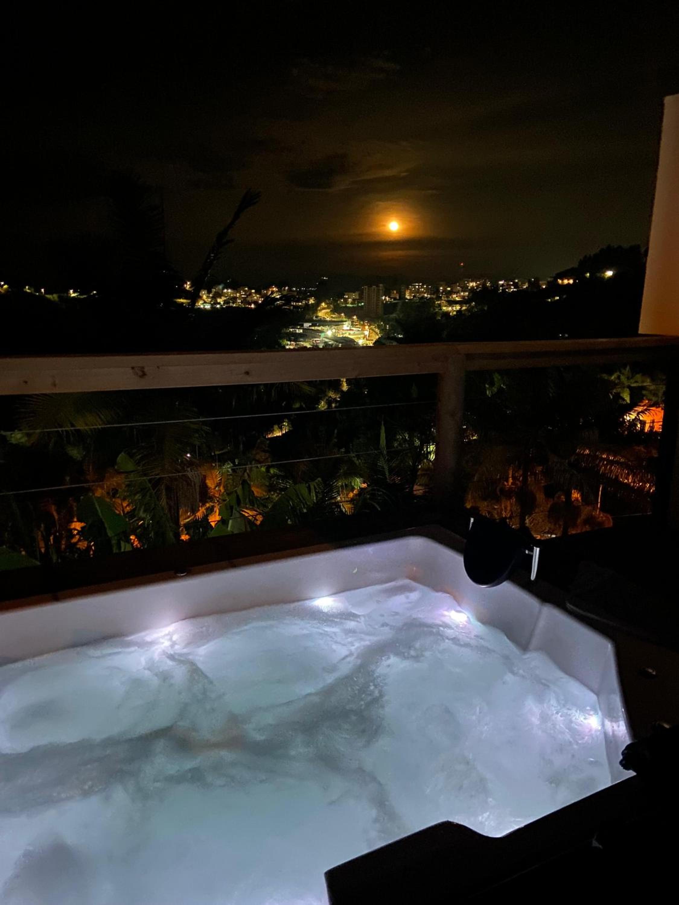 Mayka cabañas con JACUZZI