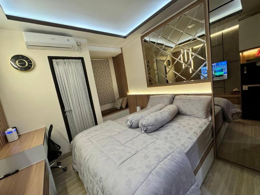 Apartement Trans Park Cibubur By Raya Property With Netflix