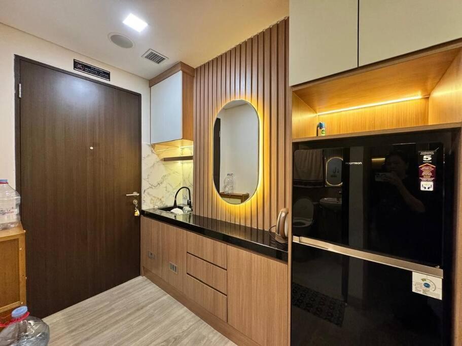 Apartement Trans Park Cibubur By Raya Property With Netflix