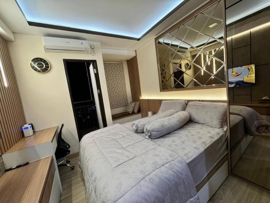 Apartement Trans Park Cibubur By Raya Property With Netflix