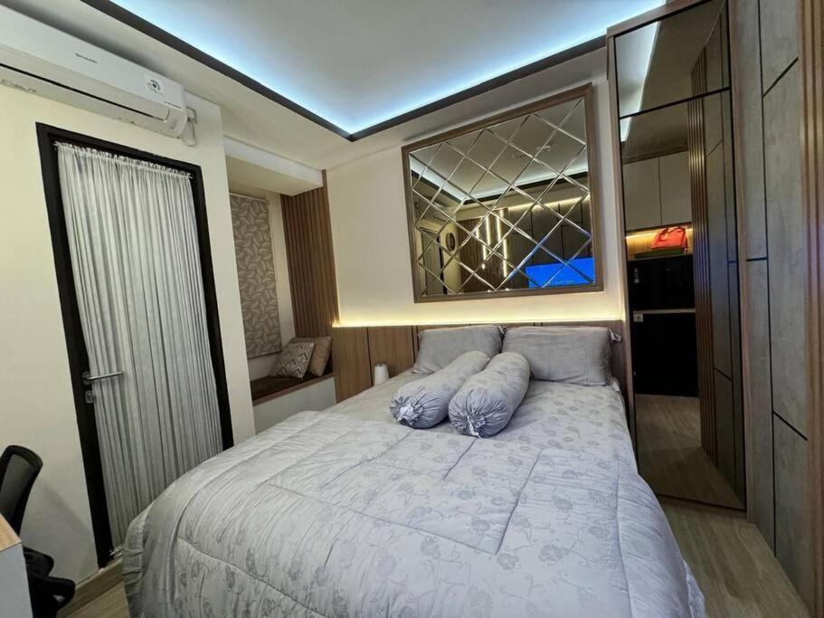 Apartement Trans Park Cibubur By Raya Property With Netflix