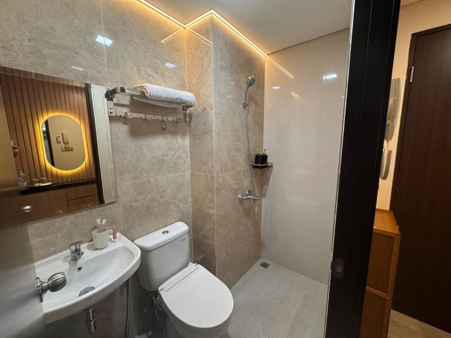 Apartement Trans Park Cibubur By Raya Property With Netflix