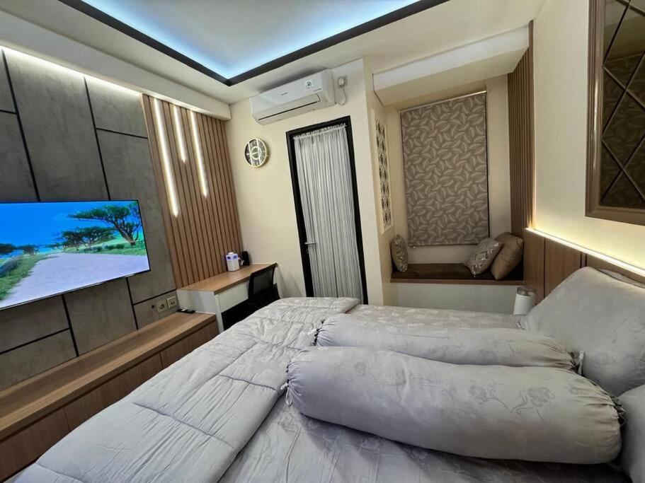 Apartement Trans Park Cibubur By Raya Property With Netflix