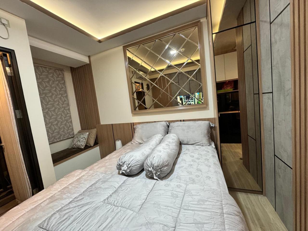Apartement Trans Park Cibubur By Raya Property With Netflix