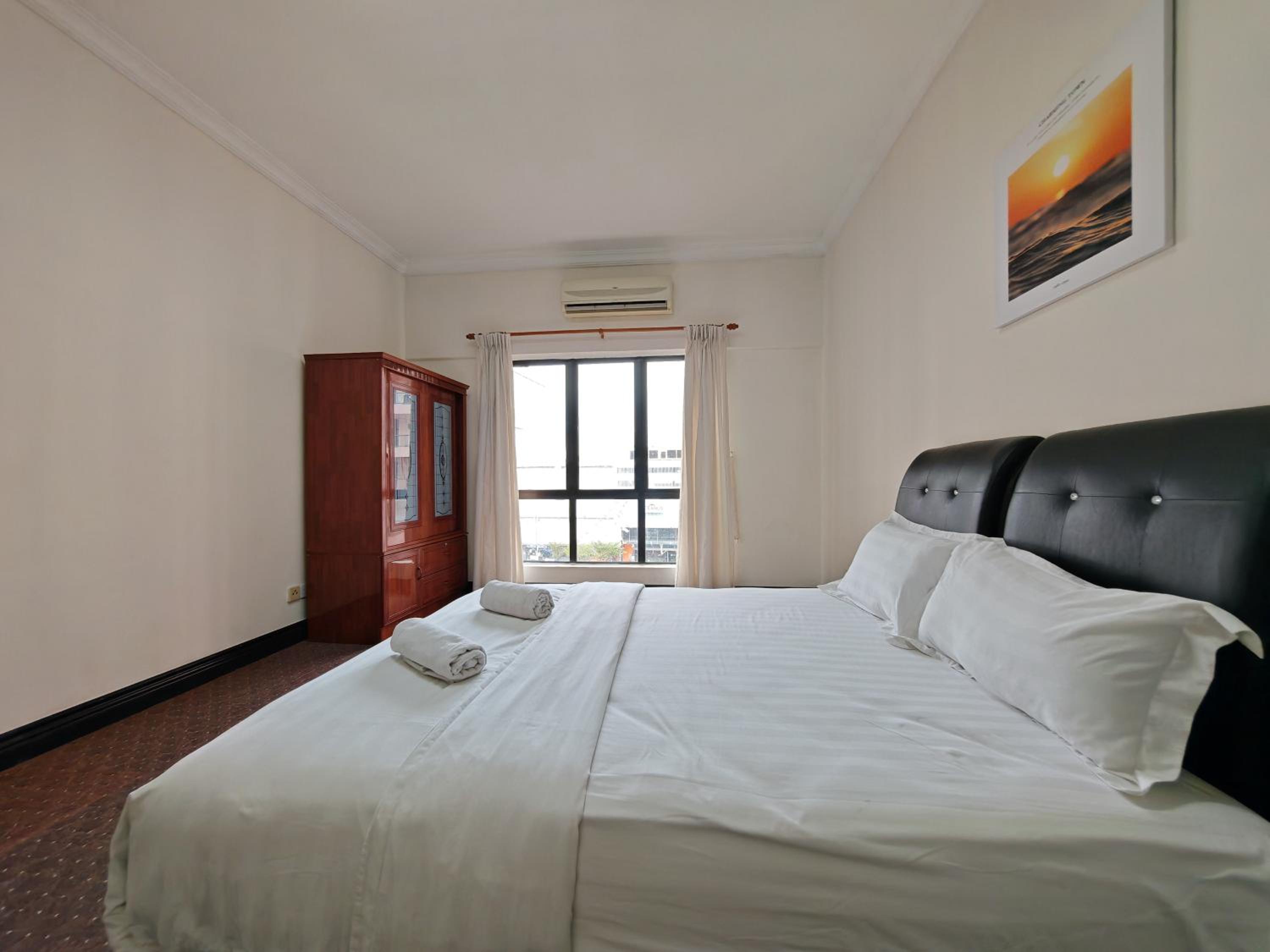 Marina Court by KC Home photo 3