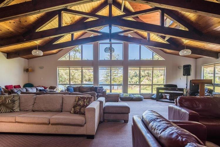 Karaka Bay Lodge