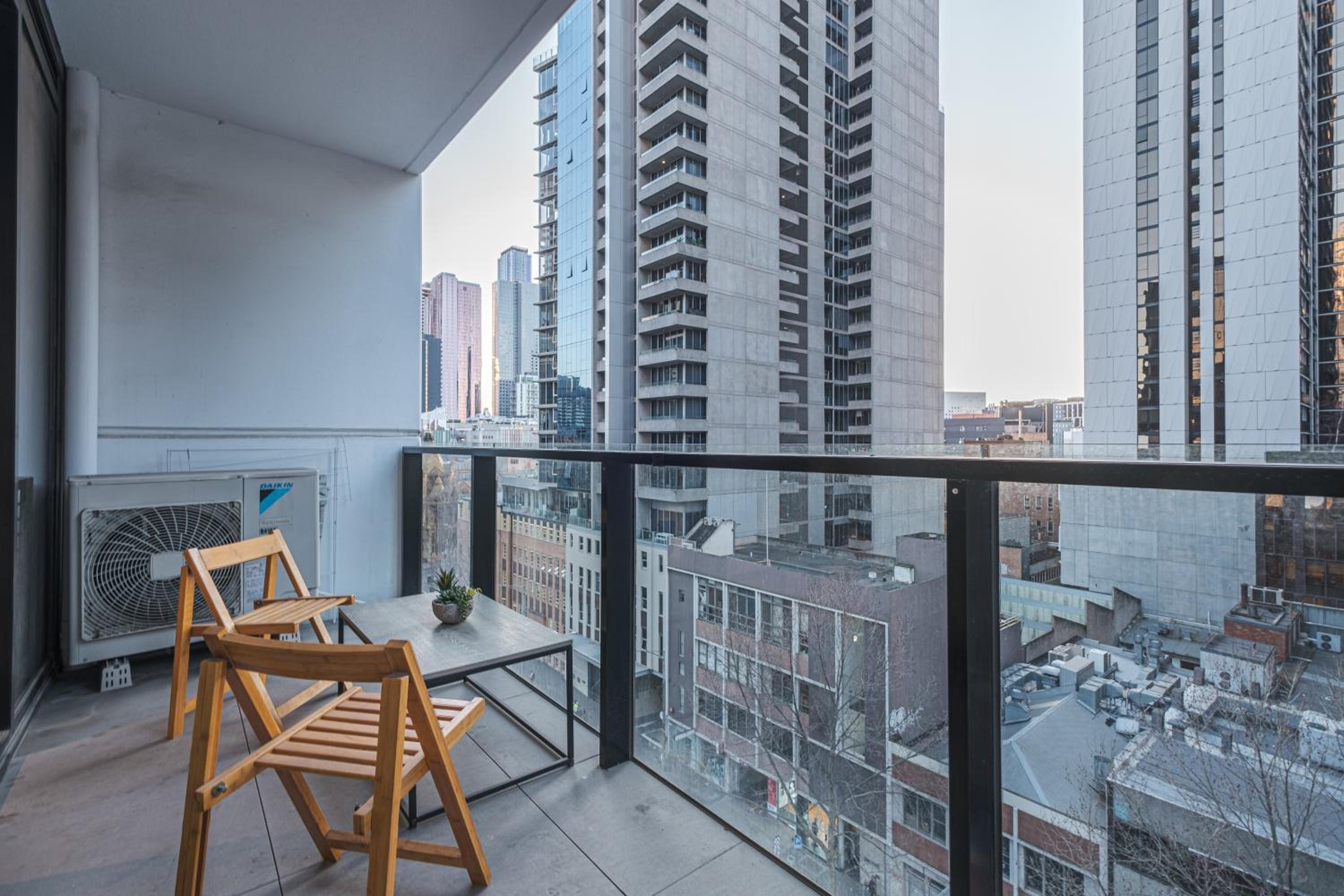 Central Melbourne 1BR1BA Apt with Balcony