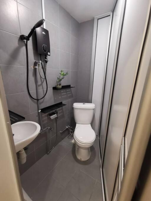 Cozy Retreat at Sri Kembangan photo 8