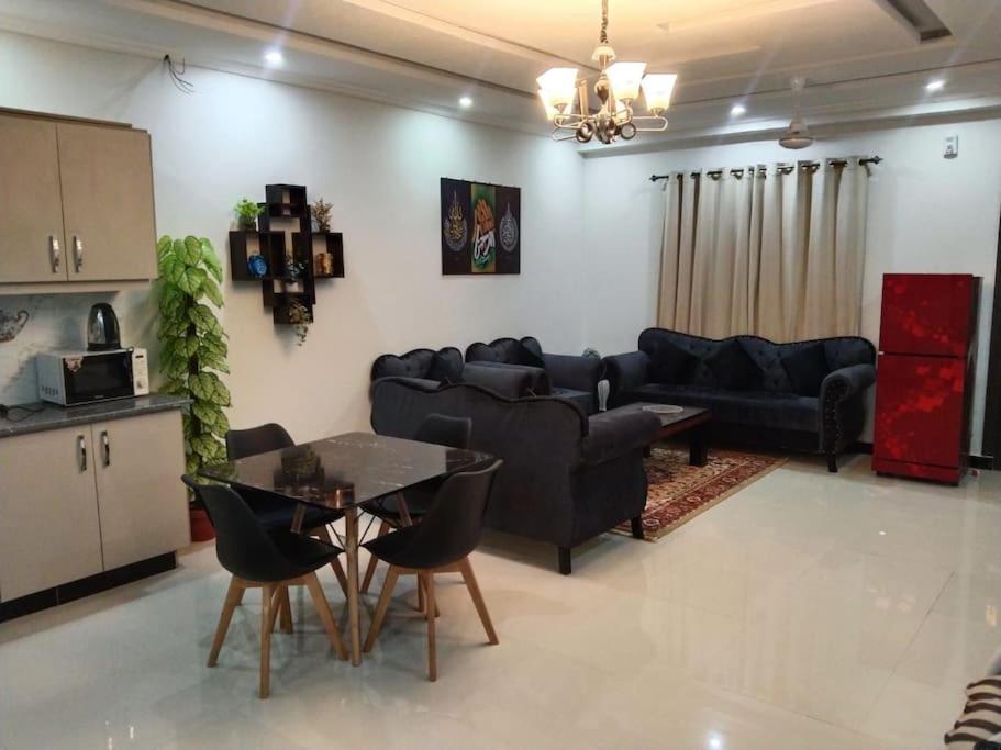 Luxurious Family Entire Apartment in Madina Tower view 2