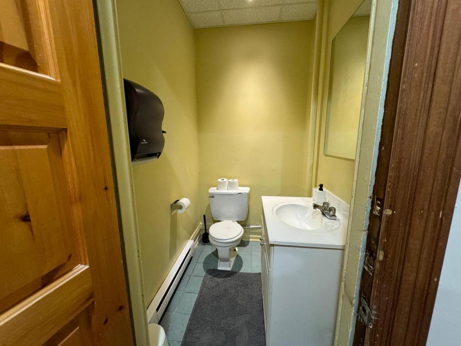 Montreal Sophistication & Style - Newly Renovated