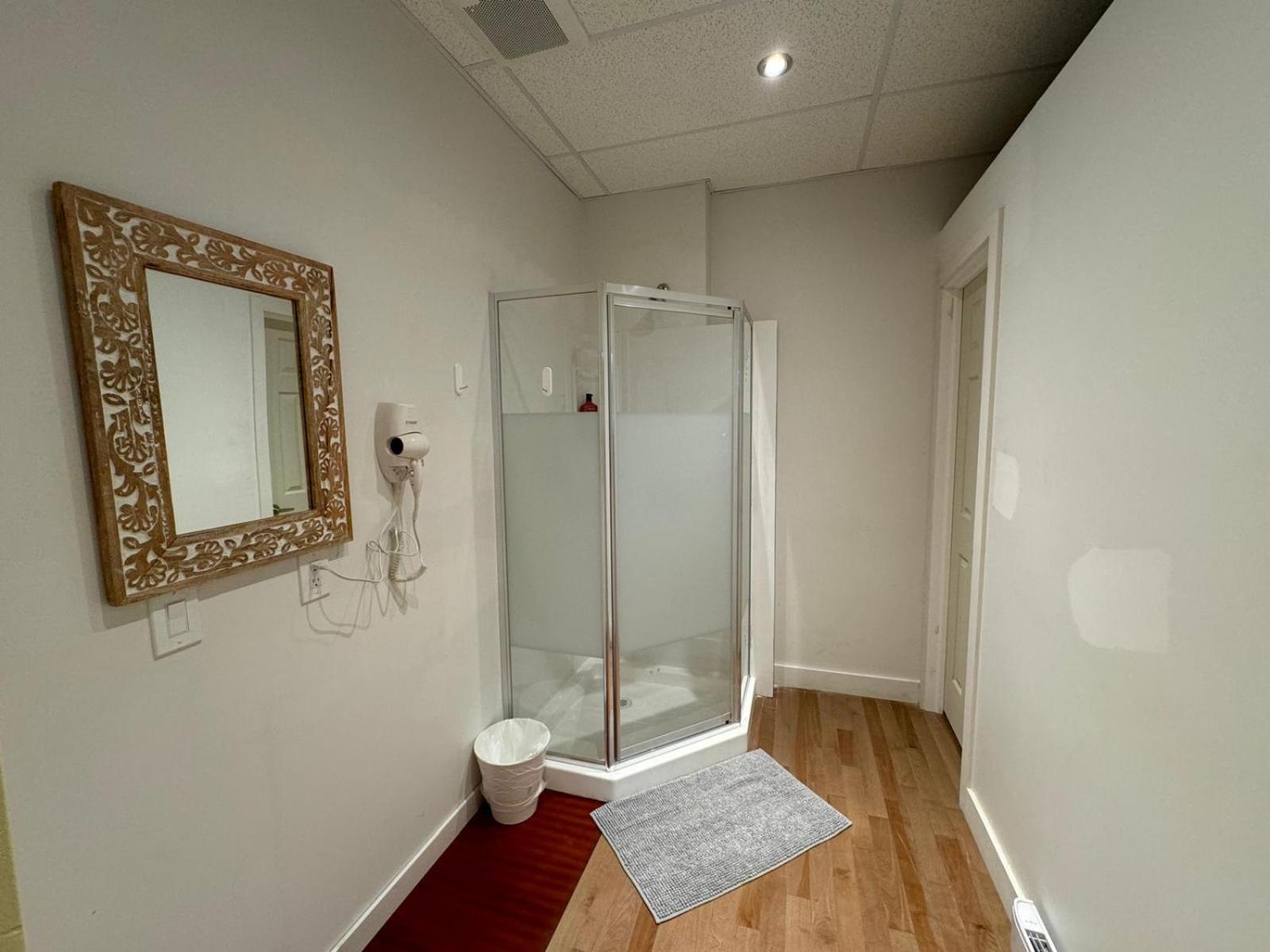 Montreal Sophistication & Style - Newly Renovated